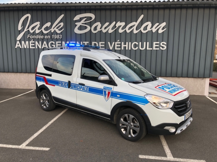 jack bourdon - police municipale - dacia lodgy